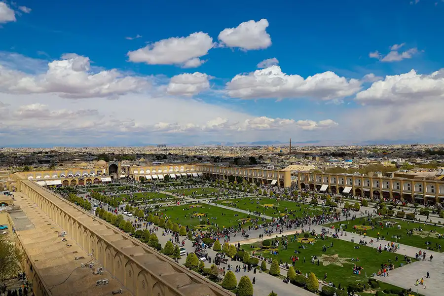 گردشگری فرهنگی به‌دلیل وجود مکان‌های زیاد فرهنگی و تاریخی در ایران، امری آسان است.