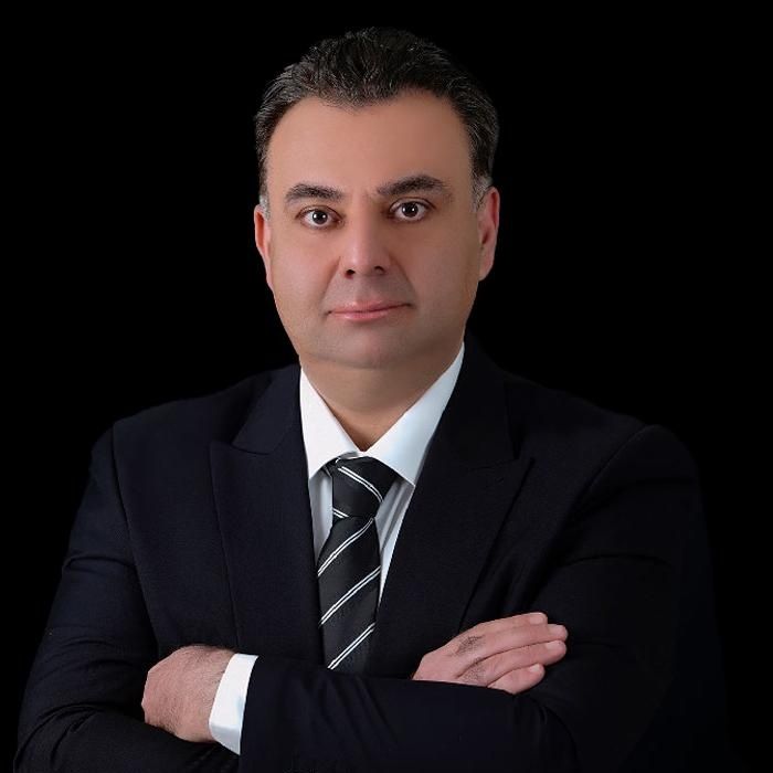 دکتر حسن مومنی دندانپزشک اصفهان